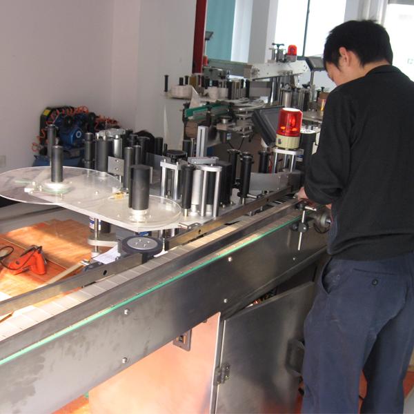 ਪਾਣੀ ਦੀਆਂ ਬੋਤਲਾਂ ਲਈ ਬੋਤਲ ਵੱਖ ਕਰਨ ਵਾਲੇ ਨਾਲ ਸੀਮੇਂਸ ਪੀਐਲਸੀ ਆਟੋਮੈਟਿਕ ਲੇਬਲਿੰਗ ਮਸ਼ੀਨ