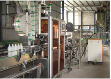 ਪੀਵੀਸੀ ਅਤੇ ਪੀਈਟੀ ਬੋਤਲਾਂ ਲਈ ਵਾਟਰਪ੍ਰੂਫ ਅਤੇ ਰਸਟ੍ਰੂਫ ਸਕ੍ਰਿੰਚ ਸਲੀਵ ਲੇਬਲ ਮਸ਼ੀਨ