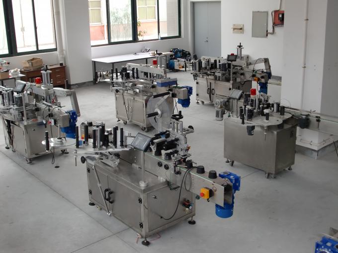 ਵਰਗ ਦੀ ਬੋਤਲ ਡਬਲ ਸਾਈਡ ਹਰੀਜ਼ਟਲ ਲੇਬਲਿੰਗ ਮਸ਼ੀਨ ਨਿਯਮਤ ਜਾਂ ਅਨਿਯਮਿਤ ਕੰਟੇਨਰ