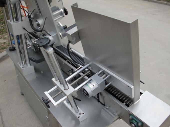 ਹਾਈ ਸਪੀਡ ਛੋਟੇ ਗੋਲ ਕੈਨ ਲੇਬਲ ਐਡੈਸਿਵ ਮਸ਼ੀਨ, ਕਾਸਮੈਟਿਕਸ ਲਈ ਅੱਖਾਂ ਦੀ ਬਲੈਕ ਬੋਤਲ ਲੇਬਲ ਸਟਿੱਕਰ ਮਸ਼ੀਨ