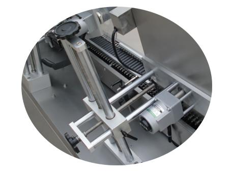 ਪੇਪਰ ਟਿ labelਬ ਲੇਬਲਿੰਗ ਮਸ਼ੀਨ 500 ਰੋਲਰ ਸੈਲਫ ਐਡਸਿਵ ਫੈਬਰਿਕ ਸਟਿੱਕਰ ਲੇਬਲ ਲਗਾਉਂਦਾ ਹੈ