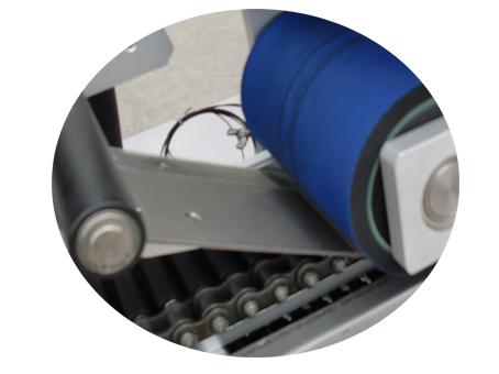 ਪੇਪਰ ਟਿ labelਬ ਲੇਬਲਿੰਗ ਮਸ਼ੀਨ 500 ਰੋਲਰ ਸੈਲਫ ਐਡਸਿਵ ਫੈਬਰਿਕ ਸਟਿੱਕਰ ਲੇਬਲ ਲਗਾਉਂਦਾ ਹੈ