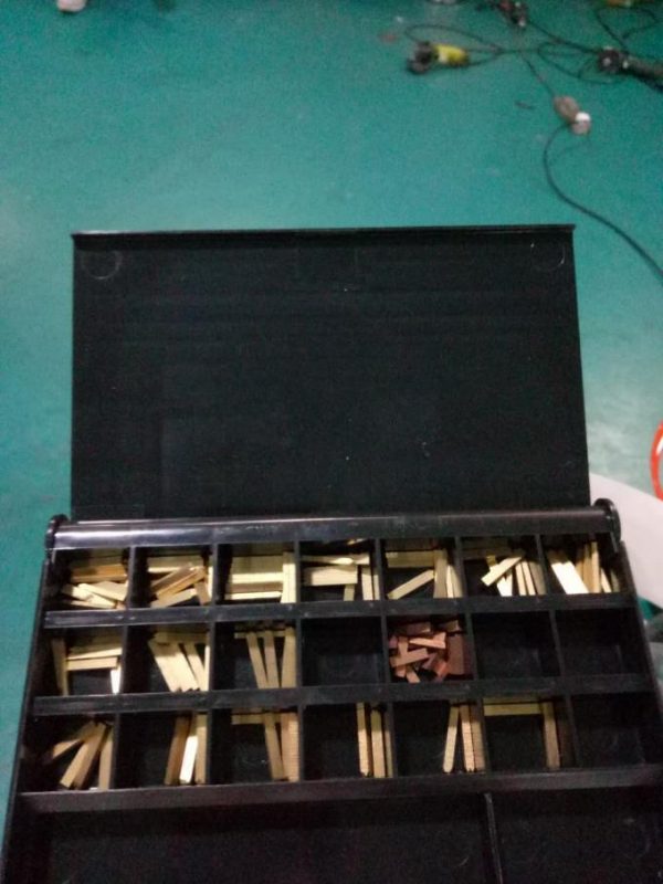 ਪੇਜਿੰਗ ਡਿਵਾਈਸ ਅਤੇ ਕੋਡਿੰਗ ਮਸ਼ੀਨ ਨਾਲ ਲੇਬਲ ਆਟੋਮੈਟਿਕ ਡੋਬਲ ਸਾਈਡ ਸਟੀਕਰ ਲੇਬਲਿੰਗ ਮਸ਼ੀਨ