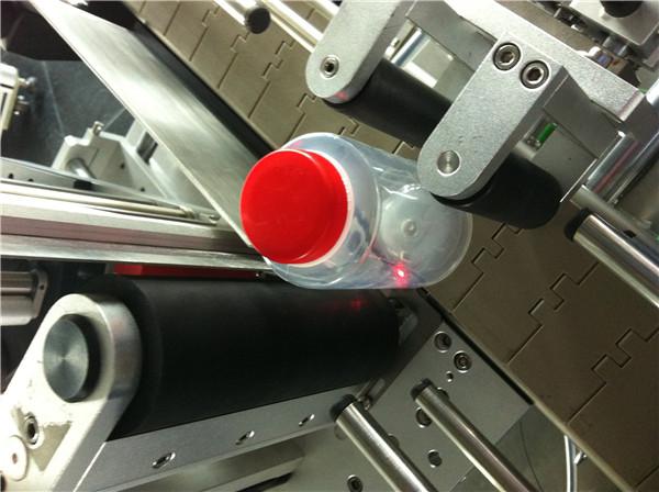 ਡ੍ਰਿੰਕ ਫੀਲਡ ਲਈ ਪਵਾਪਾ / ਅਮਰੂਦ ਗੋਲ ਬੋਤਲ ਸਟਿੱਕਰ ਲੇਬਲਿੰਗ ਮਸ਼ੀਨ