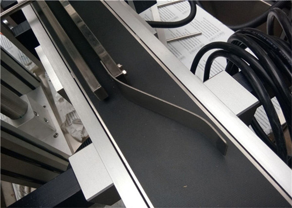 ਆਟੋਮੈਟਿਕ ਫੀਡਿੰਗ ਟਾਪ ਲੇਬਲਿੰਗ ਮਸ਼ੀਨ ਸਟੀਕਰ / ਸਵੈ-ਅਡੈੱਸਵੀ ਲੇਬਲ ਕਿਸਮ