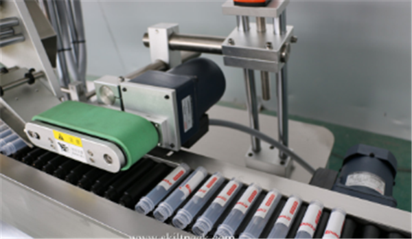 ਸਰਵੋ ਮੋਟਰ ਵਾਇਲ ਸਟਿੱਕਰ ਲੇਬਲਿੰਗ ਮਸ਼ੀਨ ਆਟੋਮੈਟਿਕ ਸਿਟਕਸਰ ਐਂਪੂਲ ਟਿ .ਬ