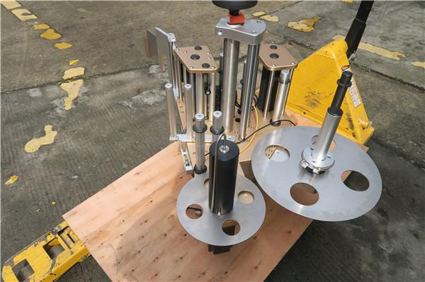 ਰੋਟੇਸ਼ਨ ਡਿਸ਼ ਲੇਬਲਿੰਗ ਮਸ਼ੀਨ ਸਿਸਟਮ ਨਾਲ ਗੋਲ ਬੋਤਲ ਰੋਟਰੀ ਲੇਬਲਰ