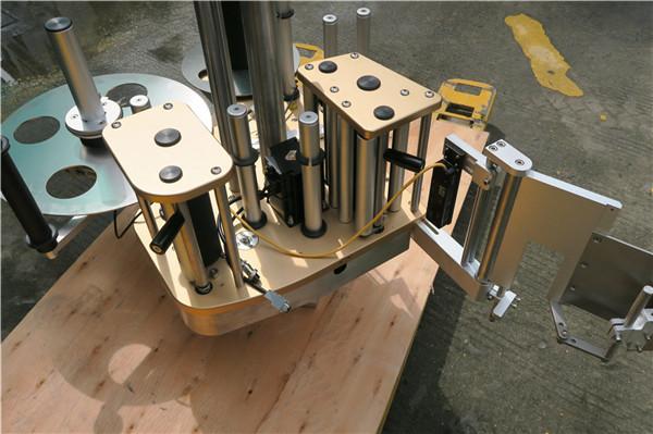 ਰੋਟੇਸ਼ਨ ਫੰਕਸ਼ਨ ਦੇ ਨਾਲ ਹਾਈ ਸਪੀਡ ਰੋਟਰੀ ਸਟਿੱਕਰ ਲੇਬਲਿੰਗ ਮਸ਼ੀਨ