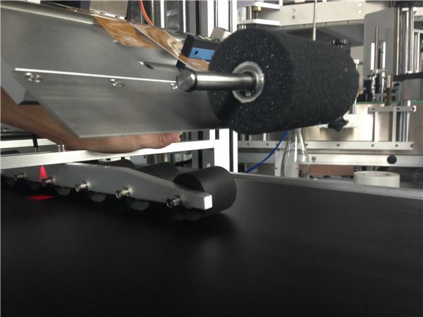 ਪੀ ਐਲ ਸੀ ਟਚ ਸਕ੍ਰੀਨ ਆਟੋਮੈਟਿਕ ਸਟਿੱਕਰ ਲੇਬਲਿੰਗ ਮਸ਼ੀਨ ਘਰੇਲੂ ਮਾਸਕ / ਕਾਰਟੋਨ ਮਾਸਕ