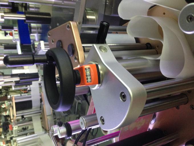 ਗੋਲ ਬੋਤਲ ਲੇਬਲ ਐਪਲੀਕੇਟਰ ਇਲੈਕਟ੍ਰੀਕਲ ਕੈਬਨਿਟ ਸਟਿੱਕਰ ਲੇਬਲਿੰਗ ਮਸ਼ੀਨ