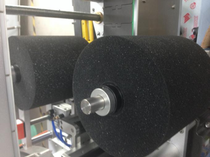 ਗੋਲ / ਫਲੈਟ / ਸਕੁਏਅਰ ਬੋਤਲ ਲਈ ਸਰਵਰ ਮੋਟਰ ਬੋਤਲ ਲੇਬਲਰ ਮਸ਼ੀਨ