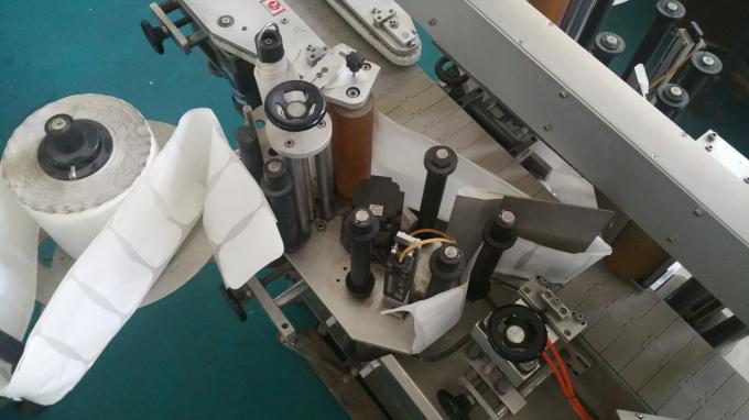 ਓਵਲ ਬੈਗ ਅਤੇ ਬੋਤਲਾਂ ਦੇ ਲੇਬਲ ਸਟੀਕਰ ਐਪਲੀਕੇਟਰ, ਲੰਮੇ ਕਨਵੇਅਰ ਨਾਲ ਸੈਲਫ ਐਡਸਿਵ ਲੇਬਲ ਪ੍ਰਿੰਟਿੰਗ ਮਸ਼ੀਨ