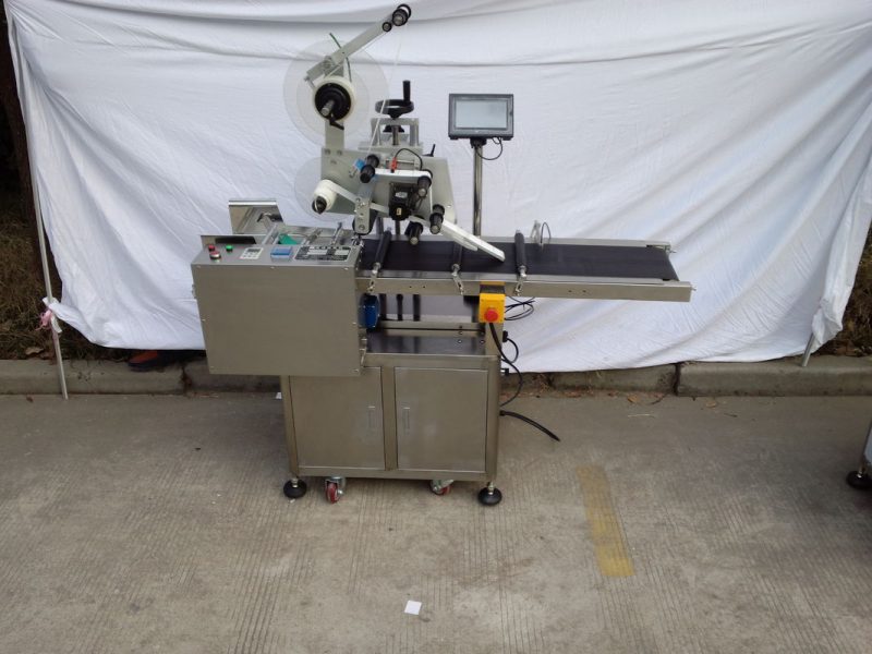 ਟੇਲਟਾ ਦੇ ਮਸ਼ਹੂਰ ਬ੍ਰਾਂਡ ਸਪਲਾਇਰ ਦੁਆਰਾ ਚਾਈਨਾ ਹੈਂਡ ਬੈਗ ਪੇਪਰ ਫਲੈਟ ਸਤਹ ਲੇਬਲ ਐਪਲੀਕੇਟਰ ਸਰਵੋ ਮੋਟਰ