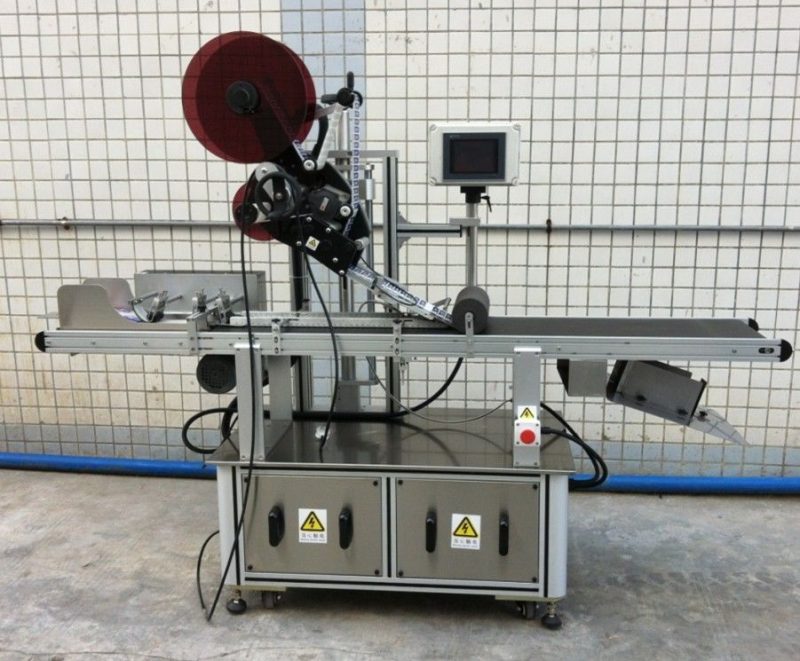 ਚੀਨ ਚੋਟੀ ਦੇ ਲੇਬਲਿੰਗ ਮਸ਼ੀਨ ਲਈ ਮਾਸਕ / ਅਨਪ੍ਰੈਡਿਟ ਕਾਰਟਨ / ਪੇਪਰ ਬੈਗ, ਫਲੈਟ ਸਰਫੇਸ ਲੇਬਲ ਐਪਲੀਕੇਟਰ ਸਪਲਾਇਰ